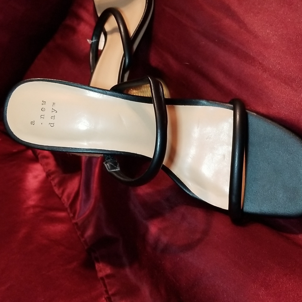 NWT 3 1/4 gorgeous heel slide sandal  padded insole for comfort - Picture 2 of 6